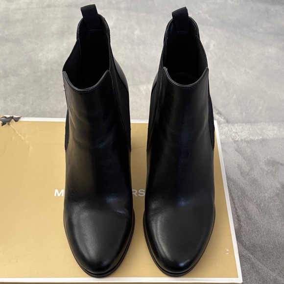 Micheal Kors Black Leather High Block Heel Ankle Boots - Picture 3 of 8